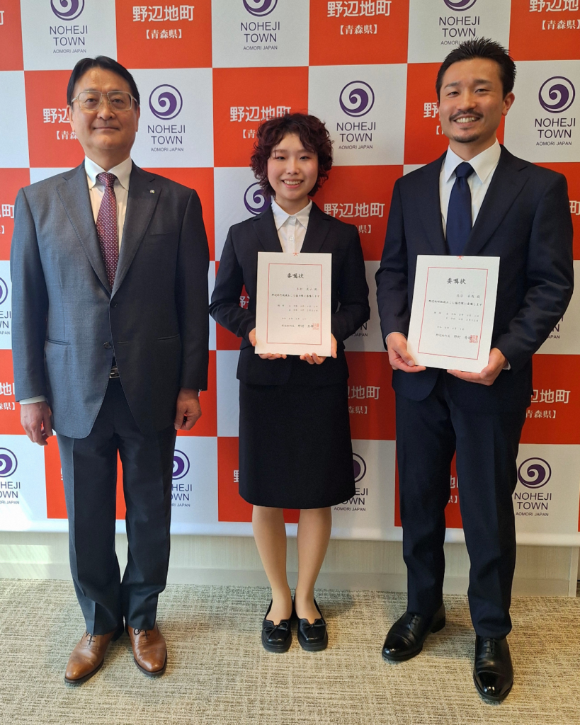 野辺地町　野村町長（左側）
木村さん　（真ん中）
佐宗さん　（右側）